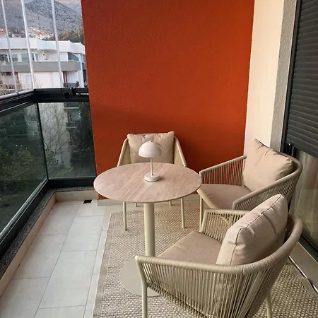 アパート Magnolija トレビニエ