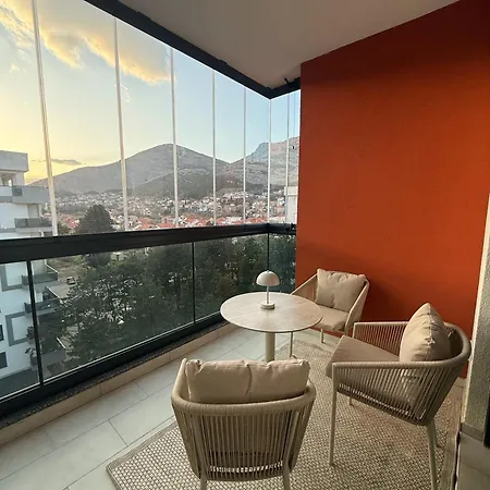 アパート Magnolija トレビニエ