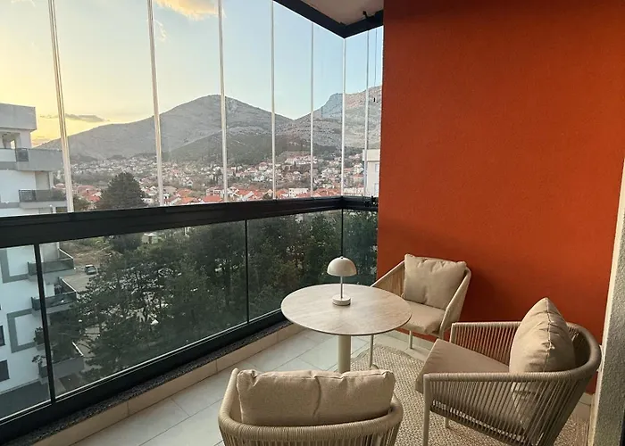 アパート Magnolija トレビニエ